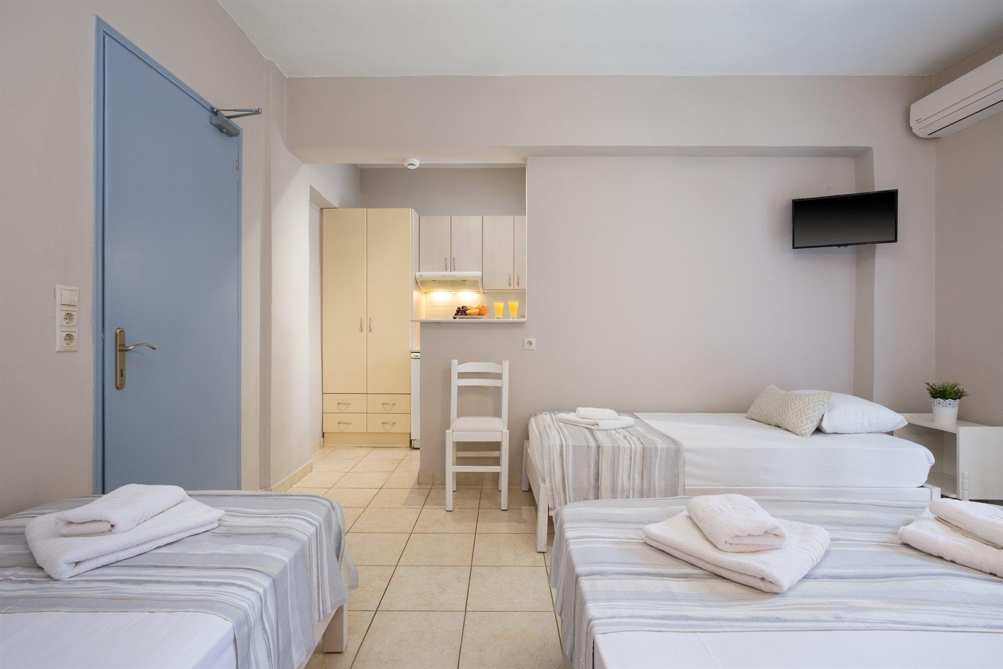 Bella Vista Beach Hotel And Studios Benitses  Dış mekan fotoğraf