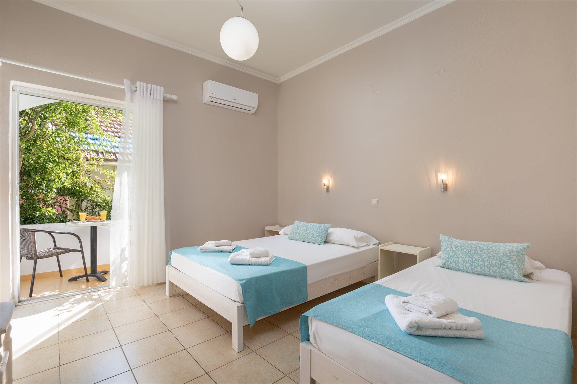 Bella Vista Beach Hotel And Studios Benitses  Dış mekan fotoğraf