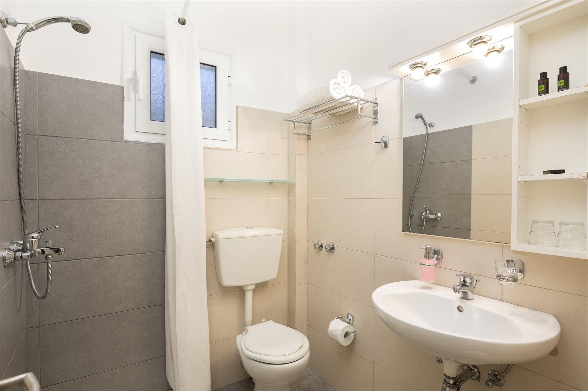 Bella Vista Beach Hotel And Studios Benitses  Dış mekan fotoğraf
